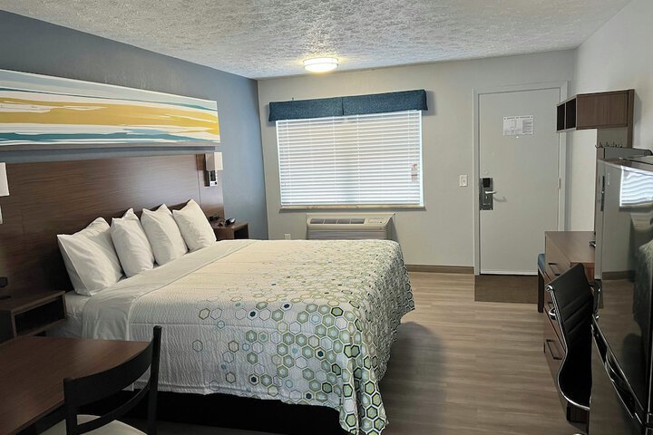Room 6 of 23