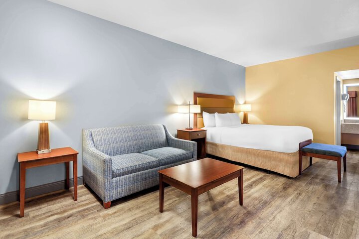 Exclusive King Bed (12 of 20)
