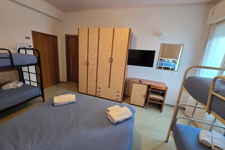 Room 19 of 28
