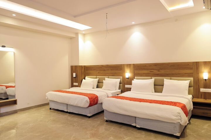 Room 5 of 9