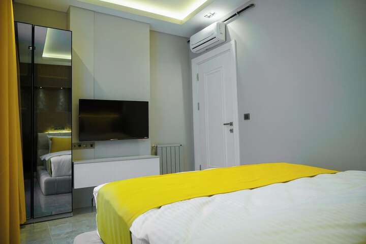 Room 4 of 94