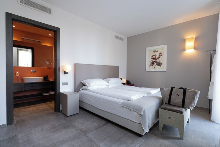 Room 30 of 108