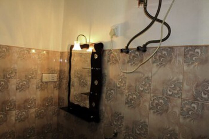 Room 6 of 18