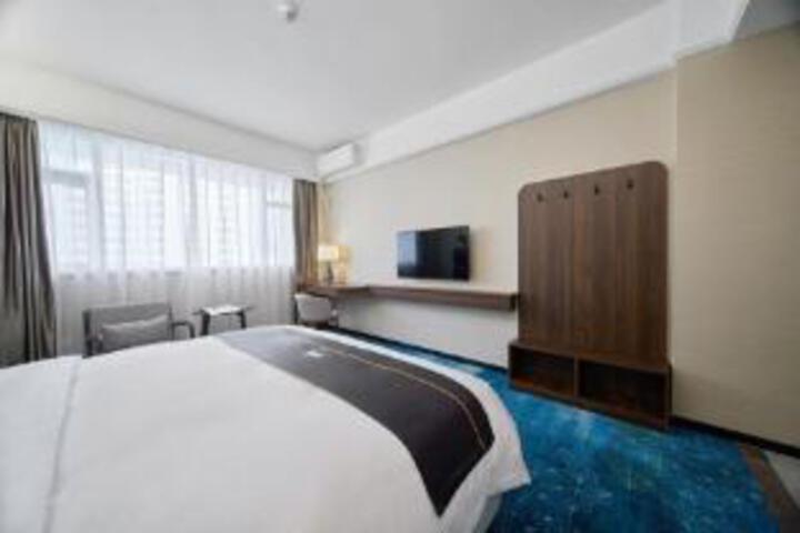 Room 18 of 18