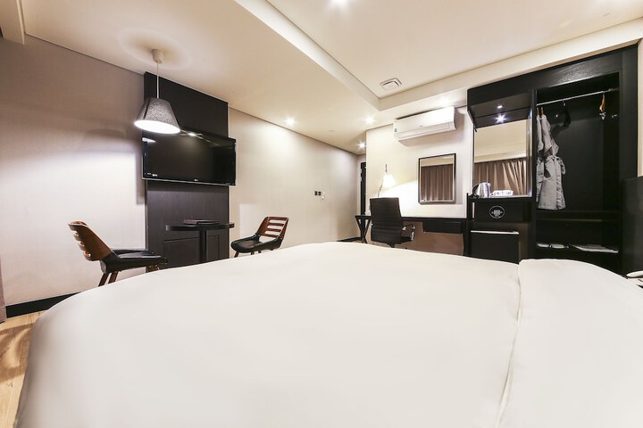 Room 25 of 60
