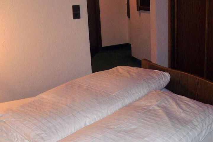 Room 6 of 61