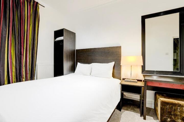 Room 8 of 37
