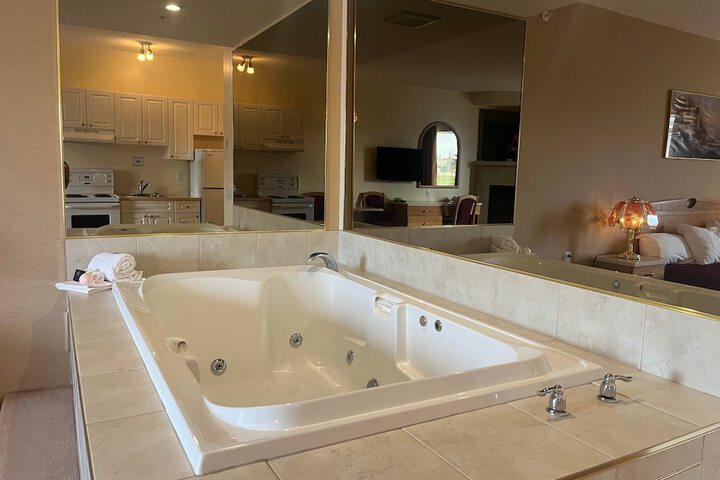 Hot Tub 37 of 54