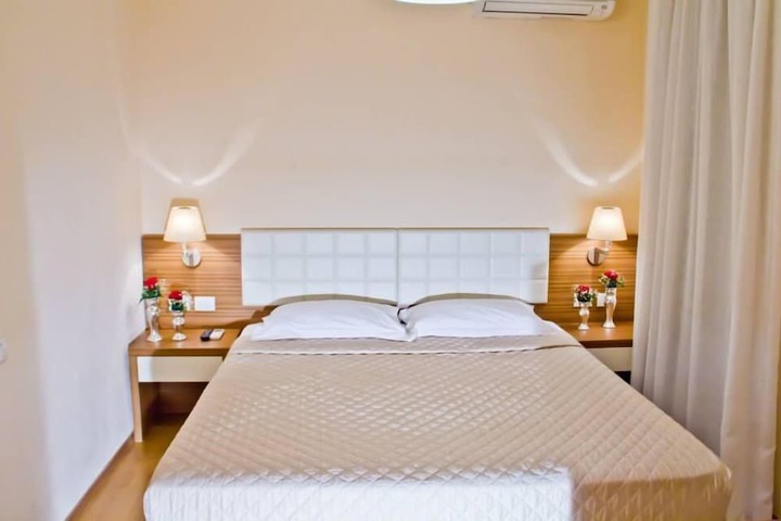 Room 10 of 17