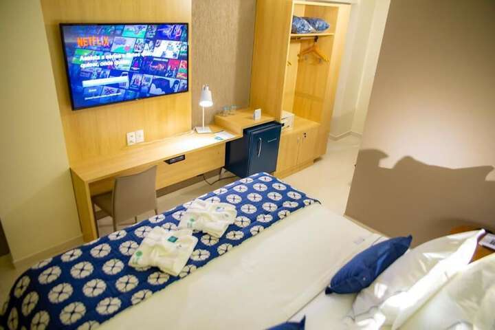 Room 8 of 18