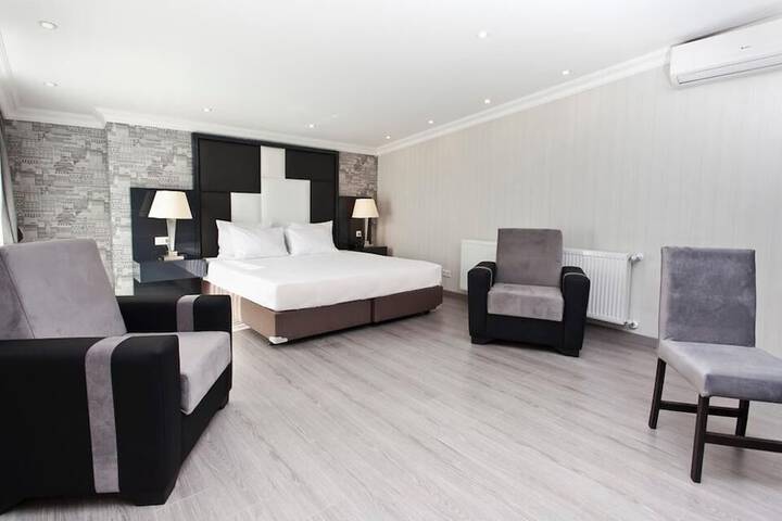 Room 13 of 26