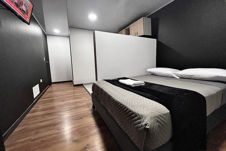 Room 4 of 15