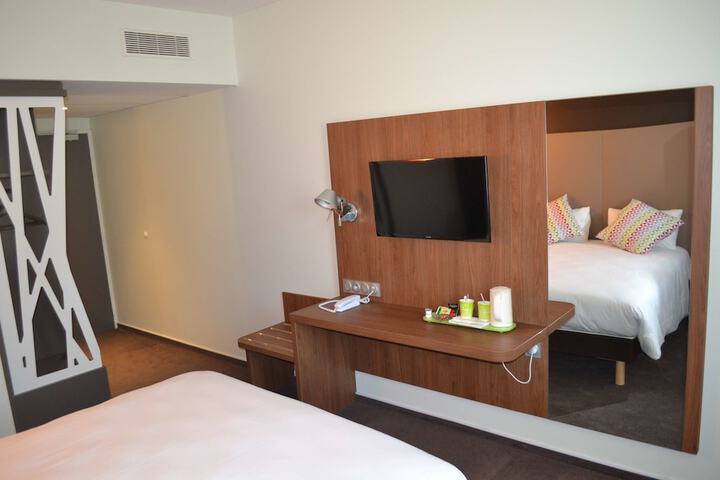 Room 7 of 31