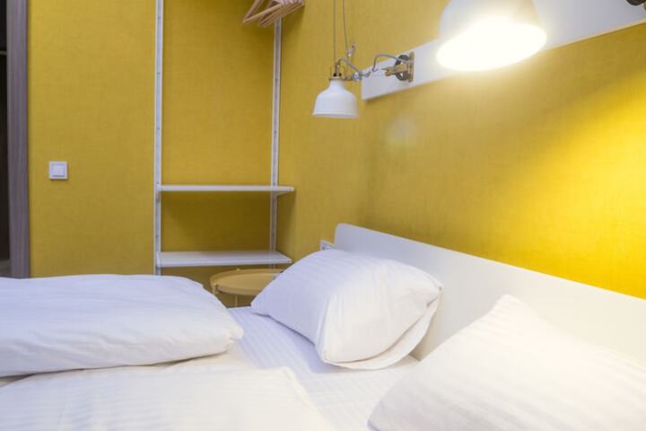 Room 9 of 146