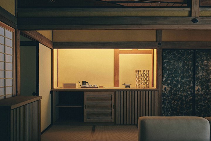 Lounge 58 of 79