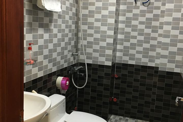 Room 12 of 22