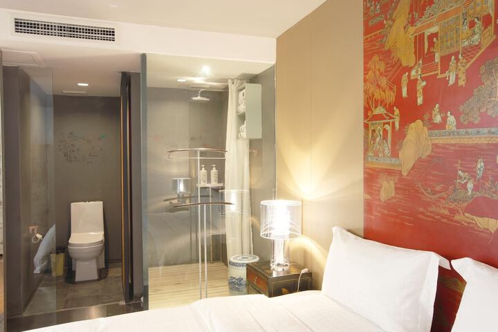 Room 28 of 39