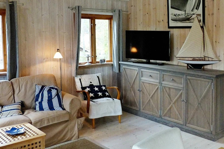 Room 4 of 10