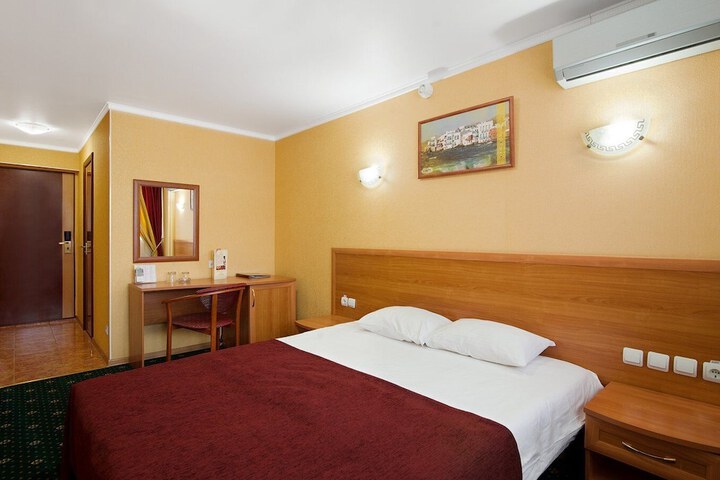 Room 27 of 78