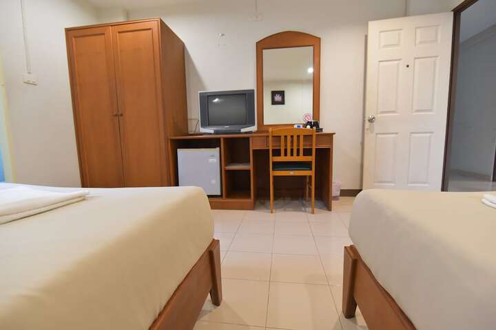 Room 28 of 37