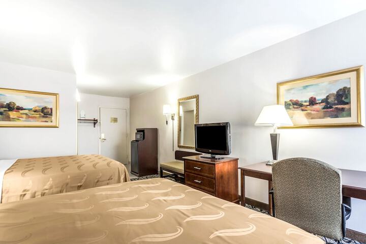 1 King Bed (12 of 15)