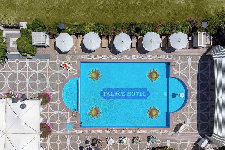 Hotel Pool