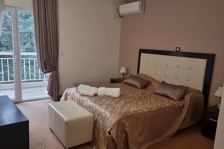 Room 7 of 37