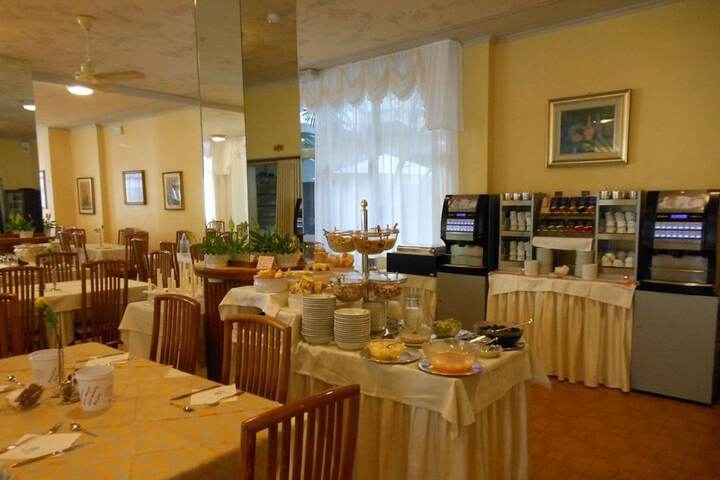 Breakfast/Coffee Service 19 of 44
