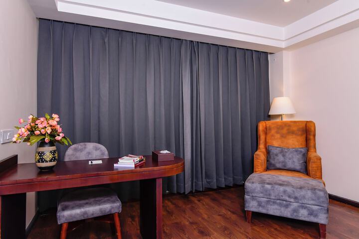 Room 14 of 32