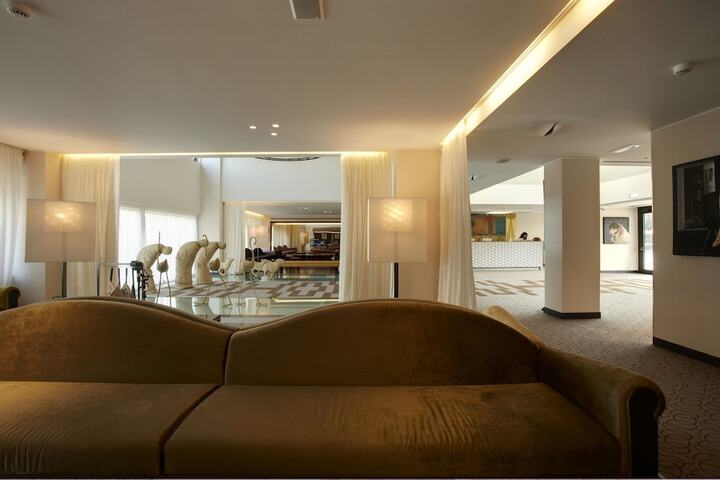 Hotel Interior 7 of 139