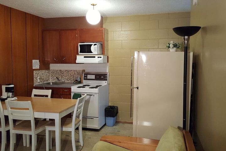Room 11 of 27