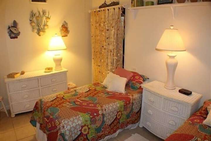 Room 9 of 25