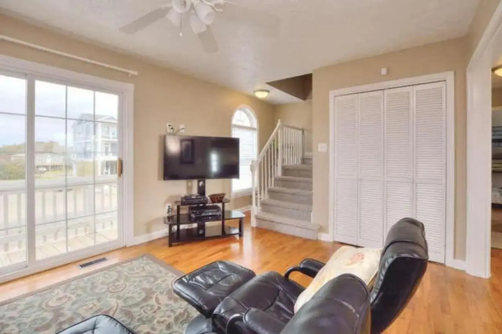 Room 4 of 18