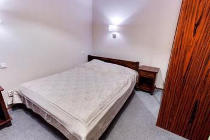 Room 46 of 177