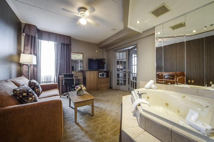 1 King Bed (1 of 15)