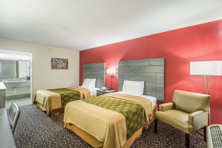 2 Double Beds (3 of 16)