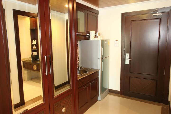 Room 10 of 76