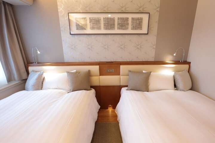 Room 30 of 93