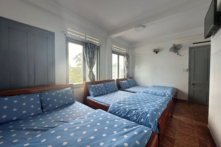 Room 8 of 10