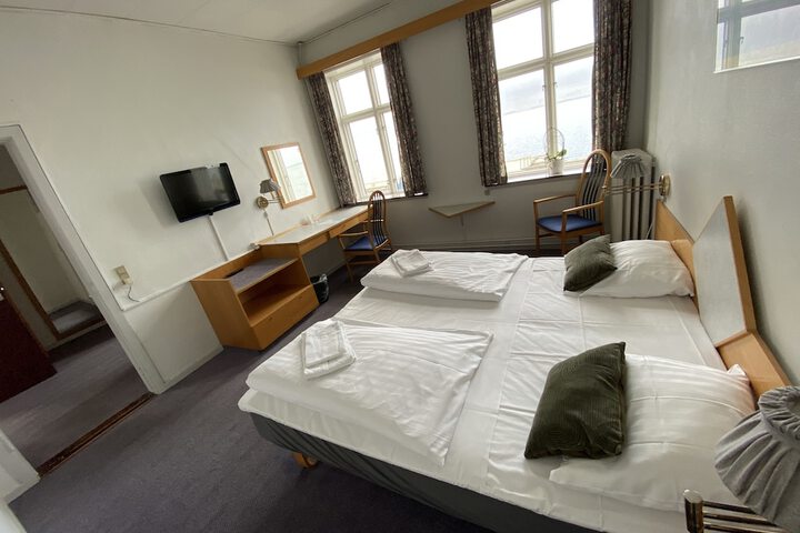 Room 9 of 25