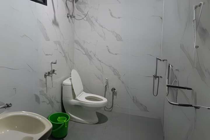 Room 5 of 6