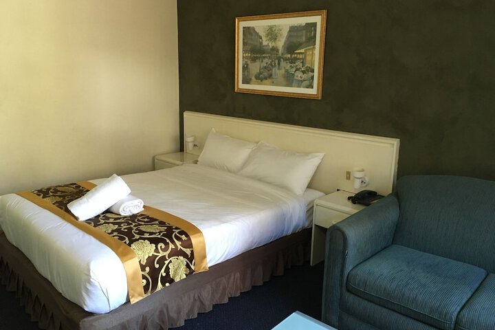 Room 8 of 27