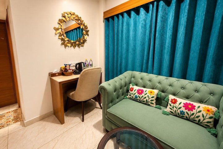 Room 9 of 28