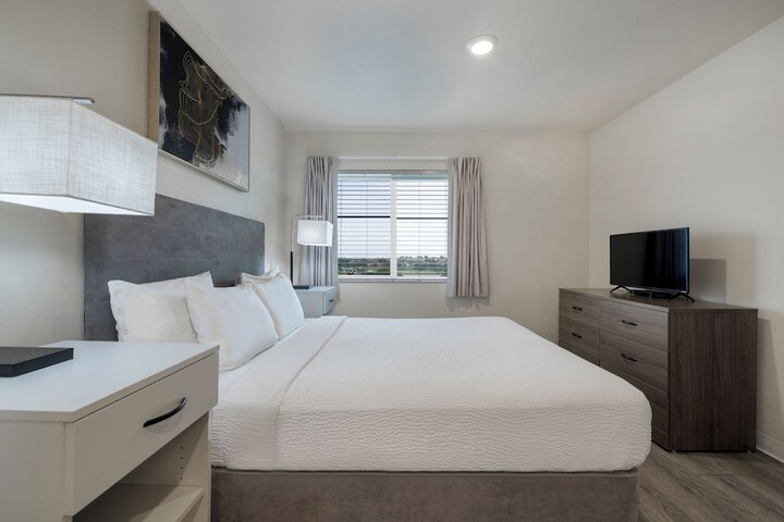 Room 5 of 36
