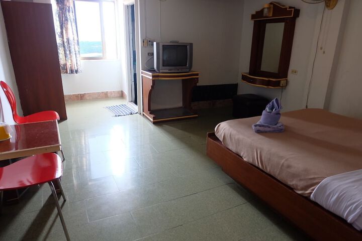 Room 7 of 20