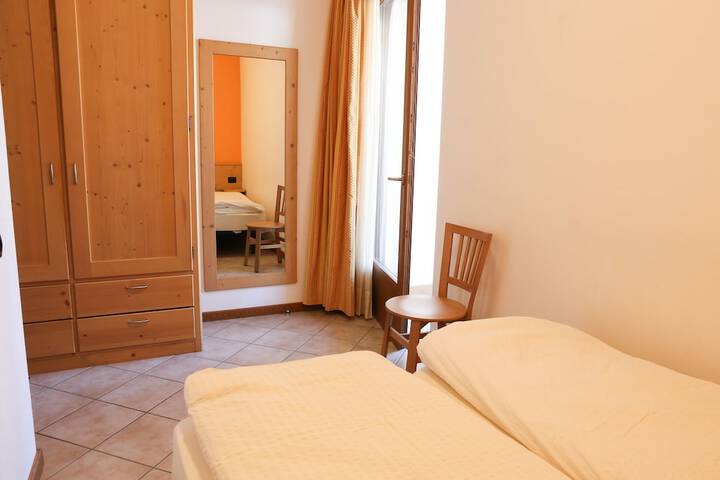 Room 6 of 36