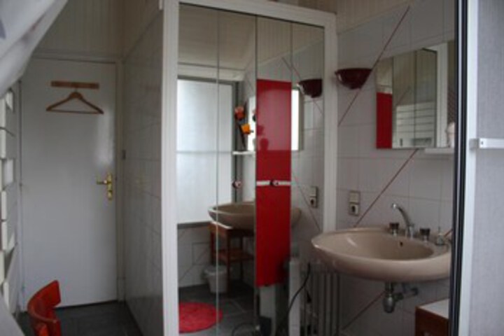Room 4 of 13