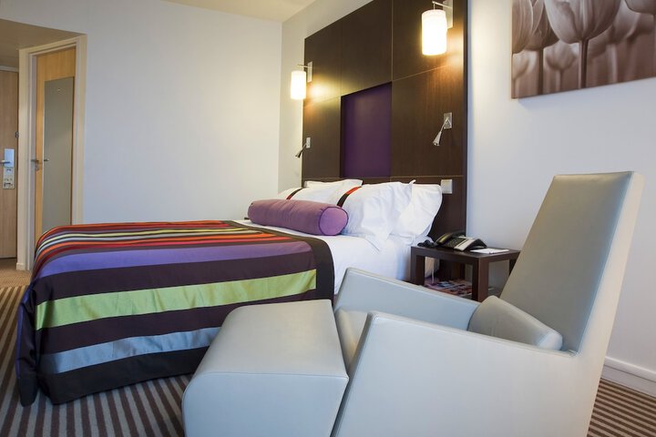 Room 16 of 173