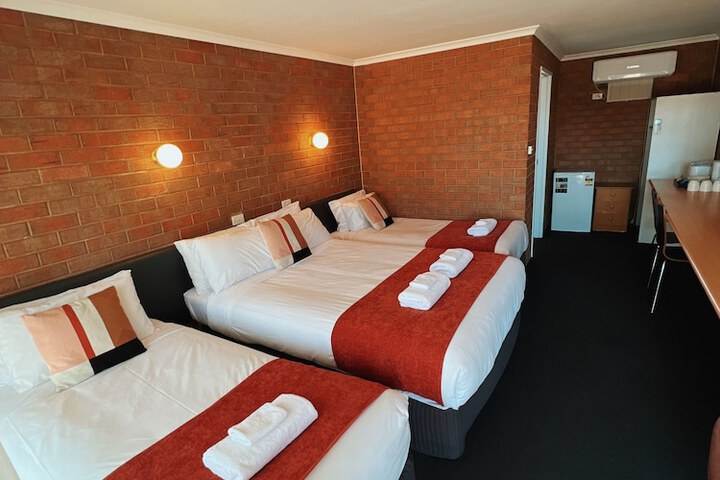 Room 7 of 11