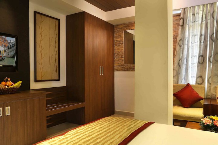 Room 5 of 10